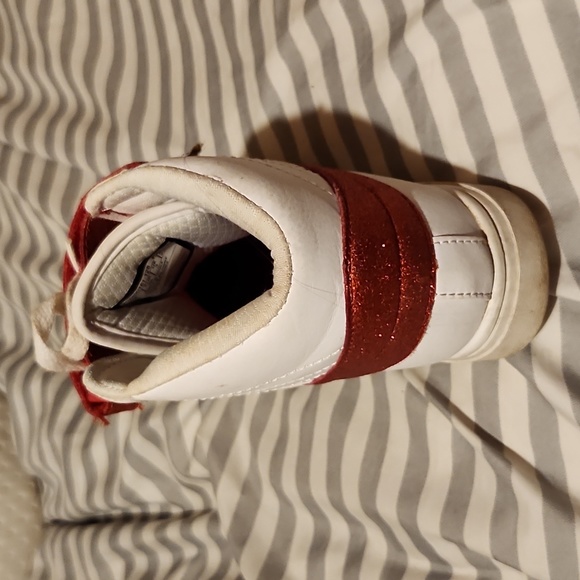 Shoes - Picture 2 of 4